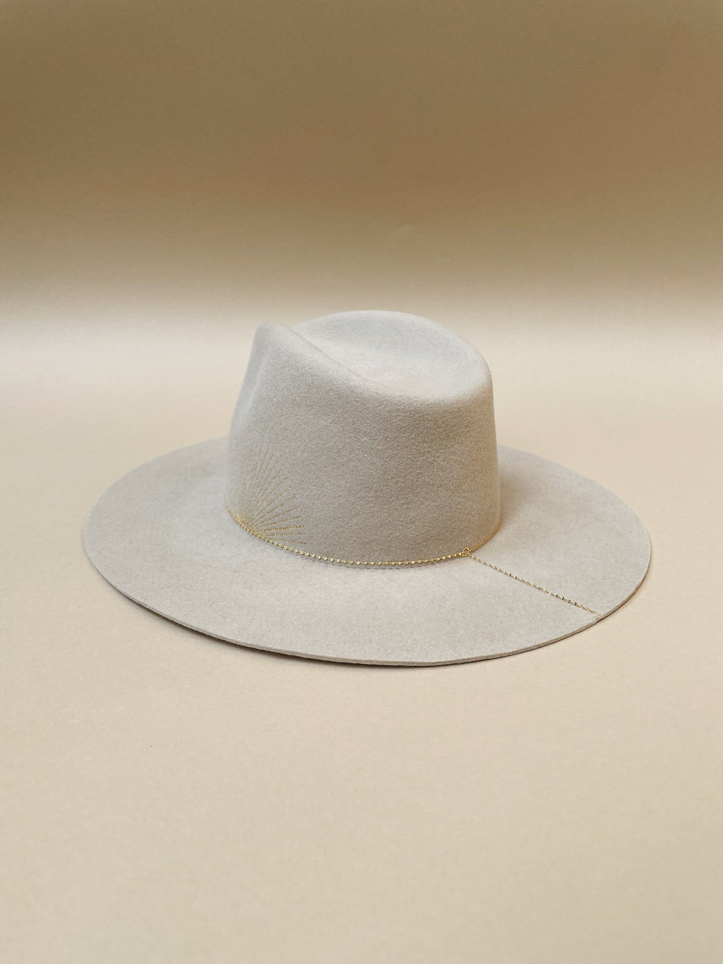 Van Palma BASILE Ivory Hat – MAAC London display picture 1